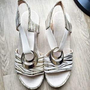 NEW Metallic Striped Open Toe Wedge/Sandal Size 5